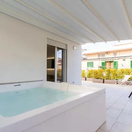 Aphrodite Prestige Penthouse - Sea & Jacuzzi Soverato Marina