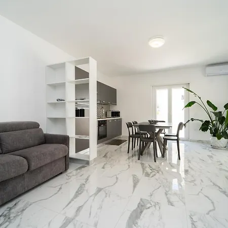 Aphrodite Prestige Penthouse - Sea & Jacuzzi